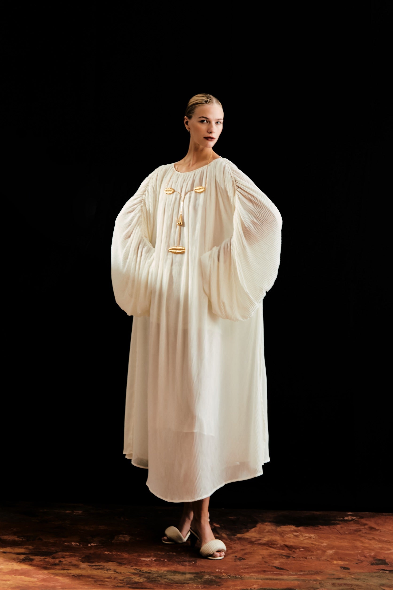 Lagosta dress with Wide sleeves