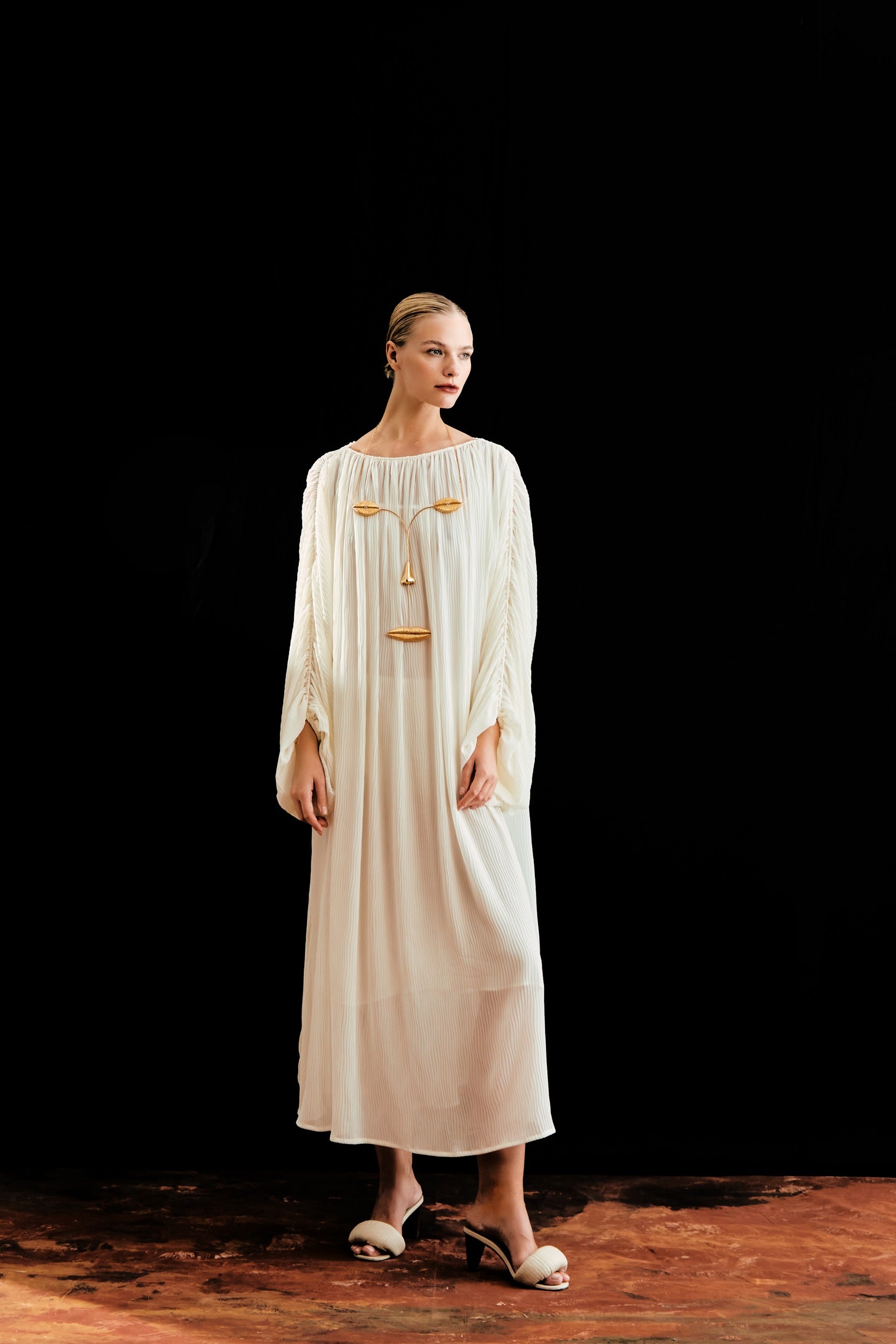 Lagosta dress with Wide sleeves