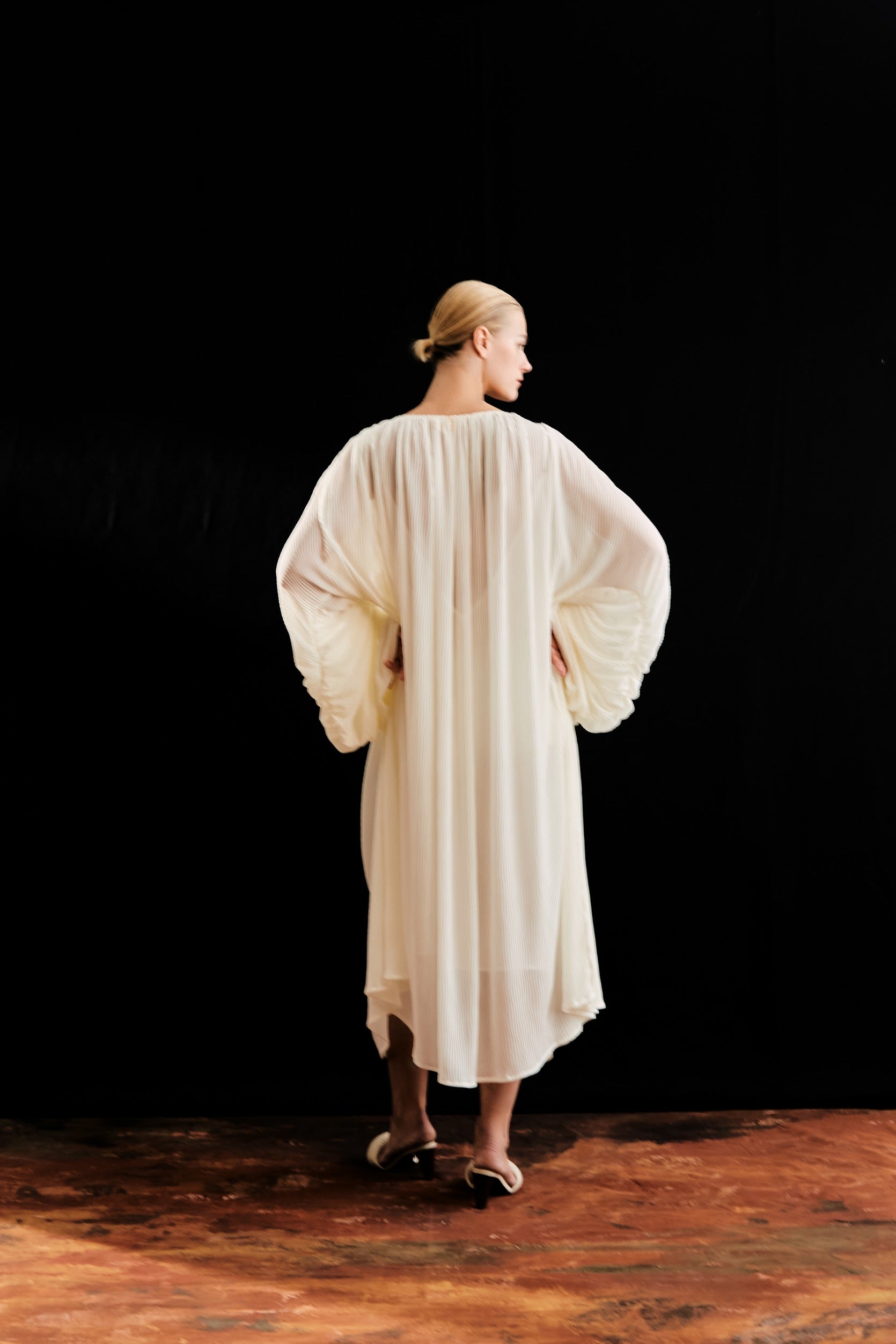 Lagosta dress with Wide sleeves